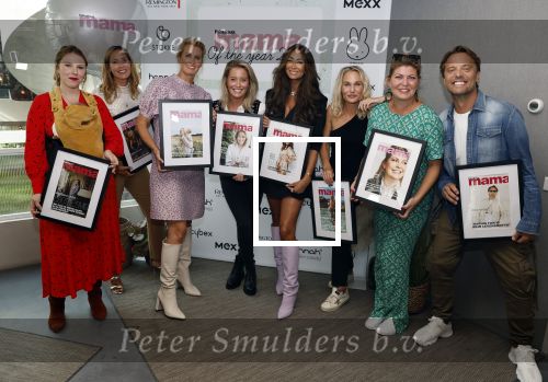 Amsterdam 14 september 2022
Uitreiking Fabulous mama awards bij George Marina .
Anouk Smulders Coosje Smit Bas Smit Marielle Smit Maria Tailor Kimberley Klaver en Pauline Wingelaar