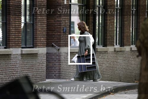 Amsterdam 21 augustus 2022
Astrid Joosten en haar man Rob Peters arriveren met boodschappen bij hun huis in Amsterdam zuid