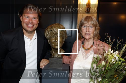 Den Haag 2 september 2022
Onthulling beeld Anneke Gronloh in de schouwburg van Den Haag . Bart Peeters kwam met zijn. vrouw