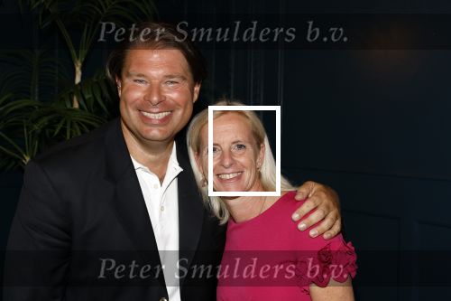 Den Haag 2 september 2022
Onthulling beeld Anneke Gronloh in de schouwburg van Den Haag . Bart Peeters kwam met zijn. vrouw