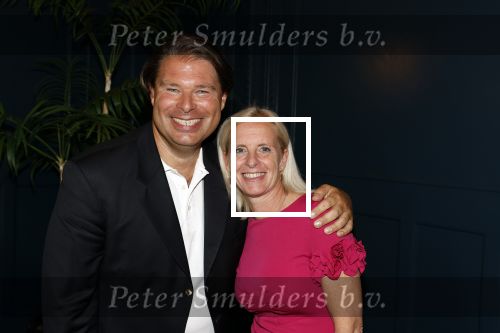 Den Haag 2 september 2022
Onthulling beeld Anneke Gronloh in de schouwburg van Den Haag . Bart Peeters kwam met zijn. vrouw