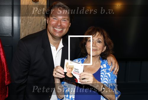 Den Haag 2 september 2022
Onthulling beeld Anneke Gronloh in de schouwburg van Den Haag . Bart Peeters en Therese Steinmetz