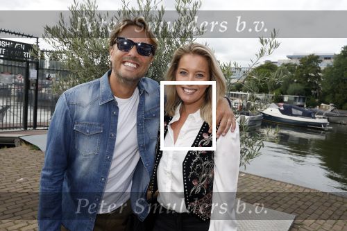 Amsterdam 14 september 2022
Uitreiking Fabulous mama awards bij George Marina .
Bas Smit kwam met zijn zus Marielle Smit en zijn vrouw Nicolette v Dam