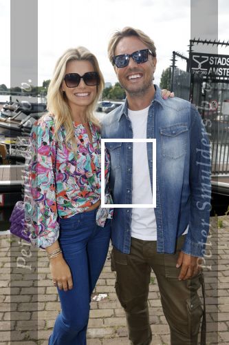 Amsterdam 14 september 2022
Uitreiking Fabulous mama awards bij George Marina .
Bas Smit kwam met zijn zus Marielle Smit en zijn vrouw Nicolette v Dam