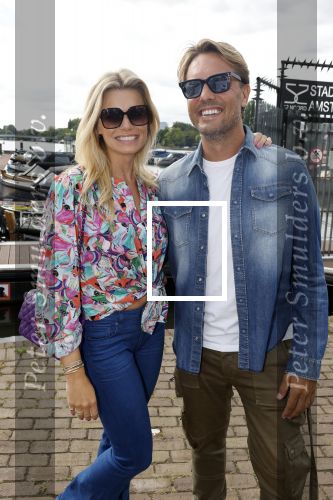 Amsterdam 14 september 2022
Uitreiking Fabulous mama awards bij George Marina .
Bas Smit kwam met zijn zus Marielle Smit en zijn vrouw Nicolette v Dam