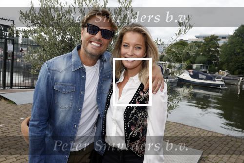 Amsterdam 14 september 2022
Uitreiking Fabulous mama awards bij George Marina .
Bas Smit kwam met zijn zus Marielle Smit en zijn vrouw Nicolette v Dam