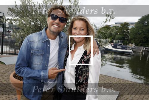 Amsterdam 14 september 2022
Uitreiking Fabulous mama awards bij George Marina .
Bas Smit kwam met zijn zus Marielle Smit en zijn vrouw Nicolette v Dam