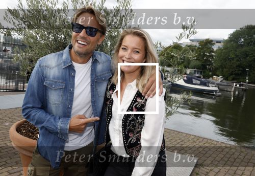 Amsterdam 14 september 2022
Uitreiking Fabulous mama awards bij George Marina .
Bas Smit kwam met zijn zus Marielle Smit en zijn vrouw Nicolette v Dam