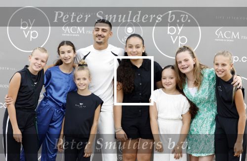 Capelle aan de IJssel 7 september 2022
Presentatie kleinglijn voor Padel van Robin van Persie en zijn vrouw Bouchra v Persie. Boef met de dochter van Robin en haar vriendinnen