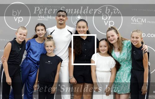 Capelle aan de IJssel 7 september 2022
Presentatie kleinglijn voor Padel van Robin van Persie en zijn vrouw Bouchra v Persie. Boef met de dochter van Robin en haar vriendinnen