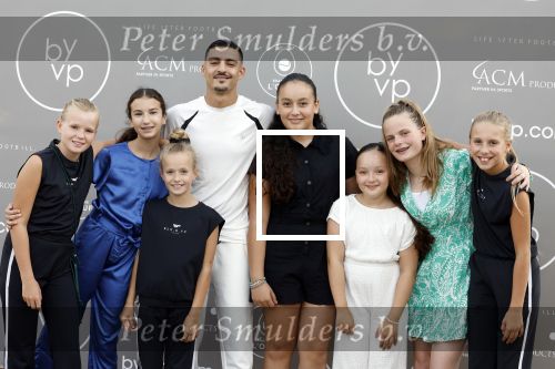 Capelle aan de IJssel 7 september 2022
Presentatie kleinglijn voor Padel van Robin van Persie en zijn vrouw Bouchra v Persie. Boef met de dochter van Robin en haar vriendinnen