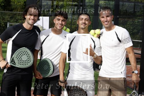Capelle aan de IJssel 7 september 2022
Presentatie kleinglijn voor Padel van Robin van Persie en zijn vrouw Bouchra v Persie. Boef met Robin v Persie en hun tegenstanders
