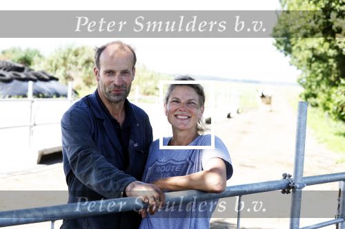 Ruinerwold 3 augustus 2022
Boer Evert met zijn nieuwe vriendin Maud bij zijn boerderij . Matthijs Albers was mee.