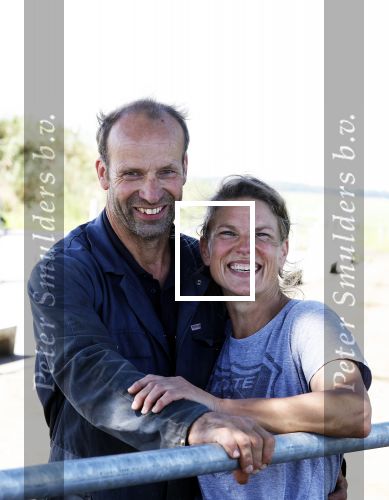 Ruinerwold 3 augustus 2022
Boer Evert met zijn nieuwe vriendin Maud bij zijn boerderij . Matthijs Albers was mee.