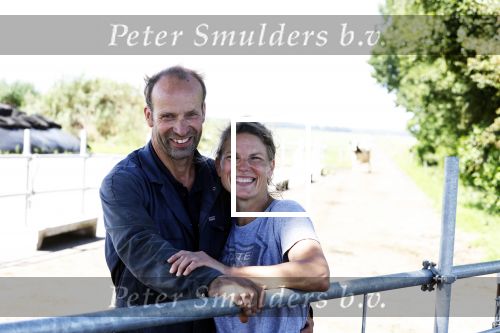 Ruinerwold 3 augustus 2022
Boer Evert met zijn nieuwe vriendin Maud bij zijn boerderij . Matthijs Albers was mee.