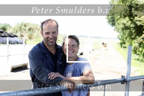 Ruinerwold 3 augustus 2022
Boer Evert met zijn nieuwe vriendin Maud bij zijn boerderij . Matthijs Albers was mee.