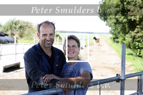 Ruinerwold 3 augustus 2022
Boer Evert met zijn nieuwe vriendin Maud bij zijn boerderij . Matthijs Albers was mee.