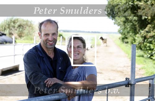 Ruinerwold 3 augustus 2022
Boer Evert met zijn nieuwe vriendin Maud bij zijn boerderij . Matthijs Albers was mee.