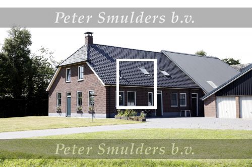 Ruinerwold 3 augustus 2022
Boer Evert met zijn nieuwe vriendin Maud bij zijn boerderij . Matthijs Albers was mee.