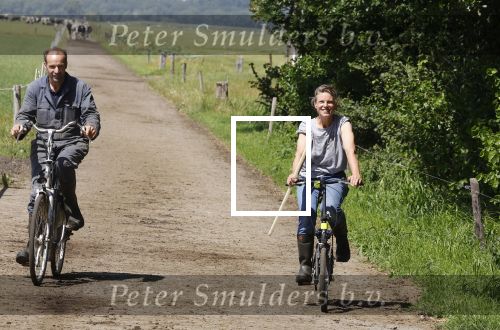 Ruinerwold 3 augustus 2022
Boer Evert met zijn nieuwe vriendin Maud bij zijn boerderij . Matthijs Albers was mee.