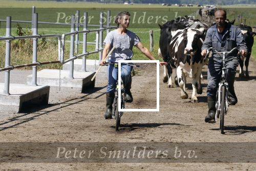 Ruinerwold 3 augustus 2022
Boer Evert met zijn nieuwe vriendin Maud bij zijn boerderij . Matthijs Albers was mee.