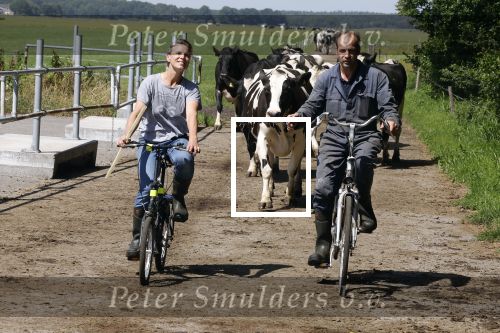 Ruinerwold 3 augustus 2022
Boer Evert met zijn nieuwe vriendin Maud bij zijn boerderij . Matthijs Albers was mee.