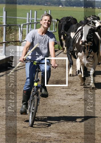 Ruinerwold 3 augustus 2022
Boer Evert met zijn nieuwe vriendin Maud bij zijn boerderij . Matthijs Albers was mee.