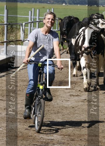 Ruinerwold 3 augustus 2022
Boer Evert met zijn nieuwe vriendin Maud bij zijn boerderij . Matthijs Albers was mee.