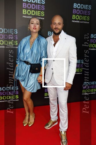 Amsterdam 24 augustus 2022
Premiere Bodies Bodies Bosies van Halina Reijn in Tuschinski . Carolien Spoor en partner Jon Karthaus