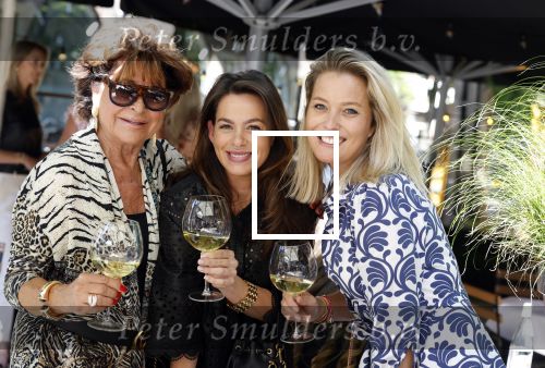 Amsterdam 1 september 2022
Talkies lunch bij restaurant Simply Fish.
Christine Kroonenberg Marielle Smit en...