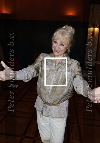 Den Haag 2 september 2022
Onthulling beeld Anneke Gronloh in de schouwburg van Den Haag . Conny Vink kwam met haar man