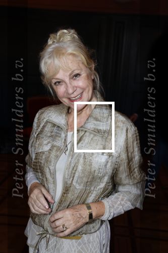 Den Haag 2 september 2022
Onthulling beeld Anneke Gronloh in de schouwburg van Den Haag . Conny Vink kwam met haar man