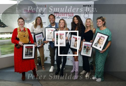 Amsterdam 14 september 2022
Uitreiking Fabulous mama awards bij George Marina .
Anouk Smulders Coosje Smit Bas Smit Marielle Smit Maria Tailor Kimberley Klaver en Pauline Wingelaar