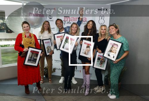Amsterdam 14 september 2022
Uitreiking Fabulous mama awards bij George Marina .
Anouk Smulders Coosje Smit Bas Smit Marielle Smit Maria Tailor Kimberley Klaver en Pauline Wingelaar