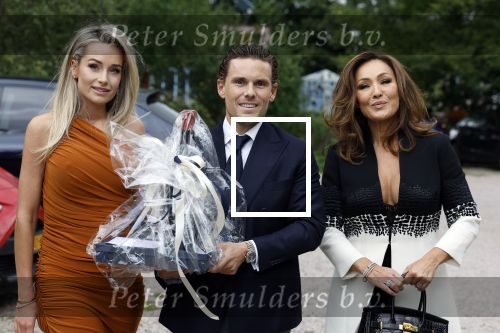 Amsterdam 15 september 2022
Kimberley Klaver en Michel v d Bergh trouwen bij het rijk van de keizer . Ze trouwen in de openlucht. daniel v Zweden met zijn vrouw Stevie en...