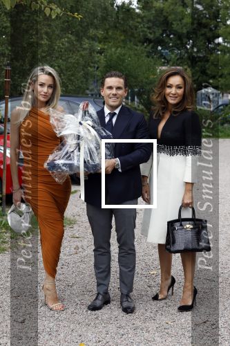 Amsterdam 15 september 2022
Kimberley Klaver en Michel v d Bergh trouwen bij het rijk van de keizer . Ze trouwen in de openlucht. daniel v Zweden met zijn vrouw Stevie en...