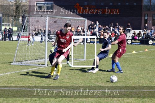 Utrecht 27 maart 2022
Bij voetbalclub DHSC in Utrecht wordt een dag georganiseerd waar geld opgehaald wordt voor Ukraine. Wesley Sneijder Mart Hoogkamer Evgeniy Levchenko Djarno Hofland Juvat Westendorp Koen Weijland Noa Zeeuw Glenn Helder ea spelen oa mee.
Djarno Hofland