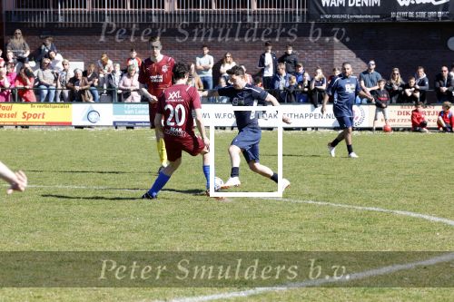 Utrecht 27 maart 2022
Bij voetbalclub DHSC in Utrecht wordt een dag georganiseerd waar geld opgehaald wordt voor Ukraine. Wesley Sneijder Mart Hoogkamer Evgeniy Levchenko Djarno Hofland Juvat Westendorp Koen Weijland Noa Zeeuw Glenn Helder ea spelen oa mee.
Djarno Hofland