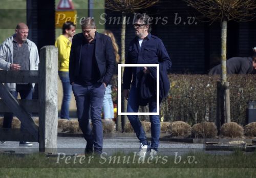 Marsum 26 maart 2022
Crematie van Piet Paulusma bij crematorium Andringstate. Piet zijn auto\'s stonden voor de aula geparkeerd . Erik de Zwart en Niel van Hoff