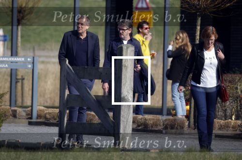 Marsum 26 maart 2022
Crematie van Piet Paulusma bij crematorium Andringstate. Piet zijn auto\'s stonden voor de aula geparkeerd .