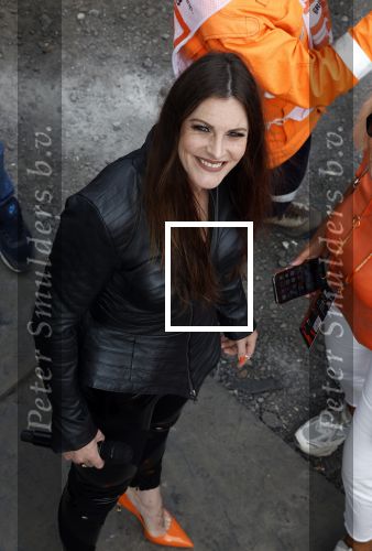 Zandvoort 4 september 2022
Floor Jansen zingt het nederlandse volkslied voorafgaand aan den Nederlands F1 Grand Prix . Ook haar man Hannes v Dahl en hun dochtertje waren erbij.