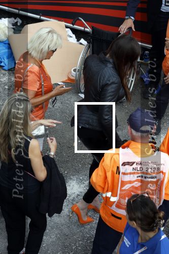 Zandvoort 4 september 2022
Floor Jansen zingt het nederlandse volkslied voorafgaand aan den Nederlands F1 Grand Prix . Ook haar man Hannes v Dahl en hun dochtertje waren erbij.