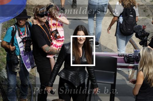 Zandvoort 4 september 2022
Floor Jansen zingt het nederlandse volkslied voorafgaand aan den Nederlands F1 Grand Prix . Ook haar man Hannes v Dahl en hun dochtertje waren erbij.
