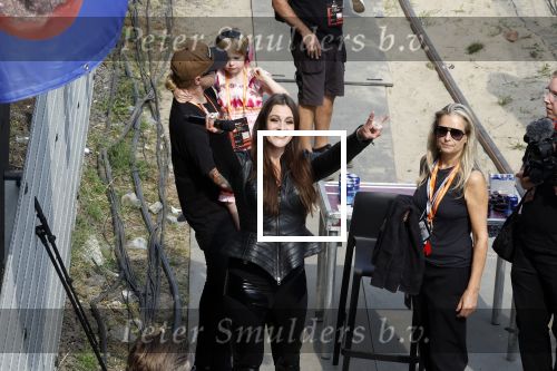 Zandvoort 4 september 2022
Floor Jansen zingt het nederlandse volkslied voorafgaand aan den Nederlands F1 Grand Prix . Ook haar man Hannes v Dahl en hun dochtertje waren erbij.