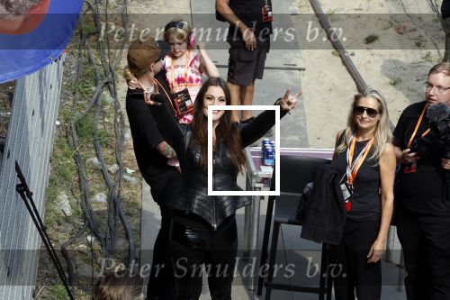 Zandvoort 4 september 2022
Floor Jansen zingt het nederlandse volkslied voorafgaand aan den Nederlands F1 Grand Prix . Ook haar man Hannes v Dahl en hun dochtertje waren erbij.