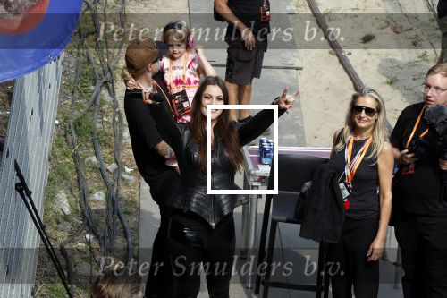 Zandvoort 4 september 2022
Floor Jansen zingt het nederlandse volkslied voorafgaand aan den Nederlands F1 Grand Prix . Ook haar man Hannes v Dahl en hun dochtertje waren erbij.