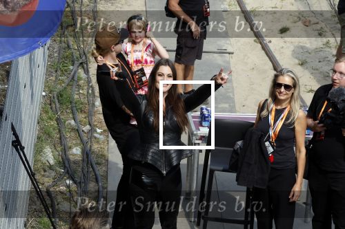 Zandvoort 4 september 2022
Floor Jansen zingt het nederlandse volkslied voorafgaand aan den Nederlands F1 Grand Prix . Ook haar man Hannes v Dahl en hun dochtertje waren erbij.