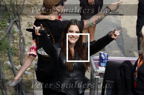 Zandvoort 4 september 2022
Floor Jansen zingt het nederlandse volkslied voorafgaand aan den Nederlands F1 Grand Prix . Ook haar man Hannes v Dahl en hun dochtertje waren erbij.