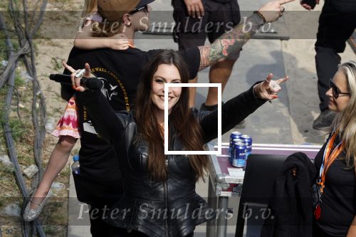 Zandvoort 4 september 2022
Floor Jansen zingt het nederlandse volkslied voorafgaand aan den Nederlands F1 Grand Prix . Ook haar man Hannes v Dahl en hun dochtertje waren erbij.