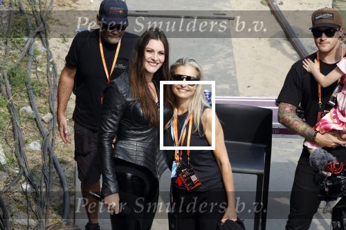 Zandvoort 4 september 2022
Floor Jansen zingt het nederlandse volkslied voorafgaand aan den Nederlands F1 Grand Prix . Ook haar man Hannes v Dahl en hun dochtertje waren erbij.